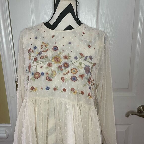 NWT Skylar& Jade tie back dotted Swiss Blouse beige front embroidery accent SZXL - Picture 3 of 13